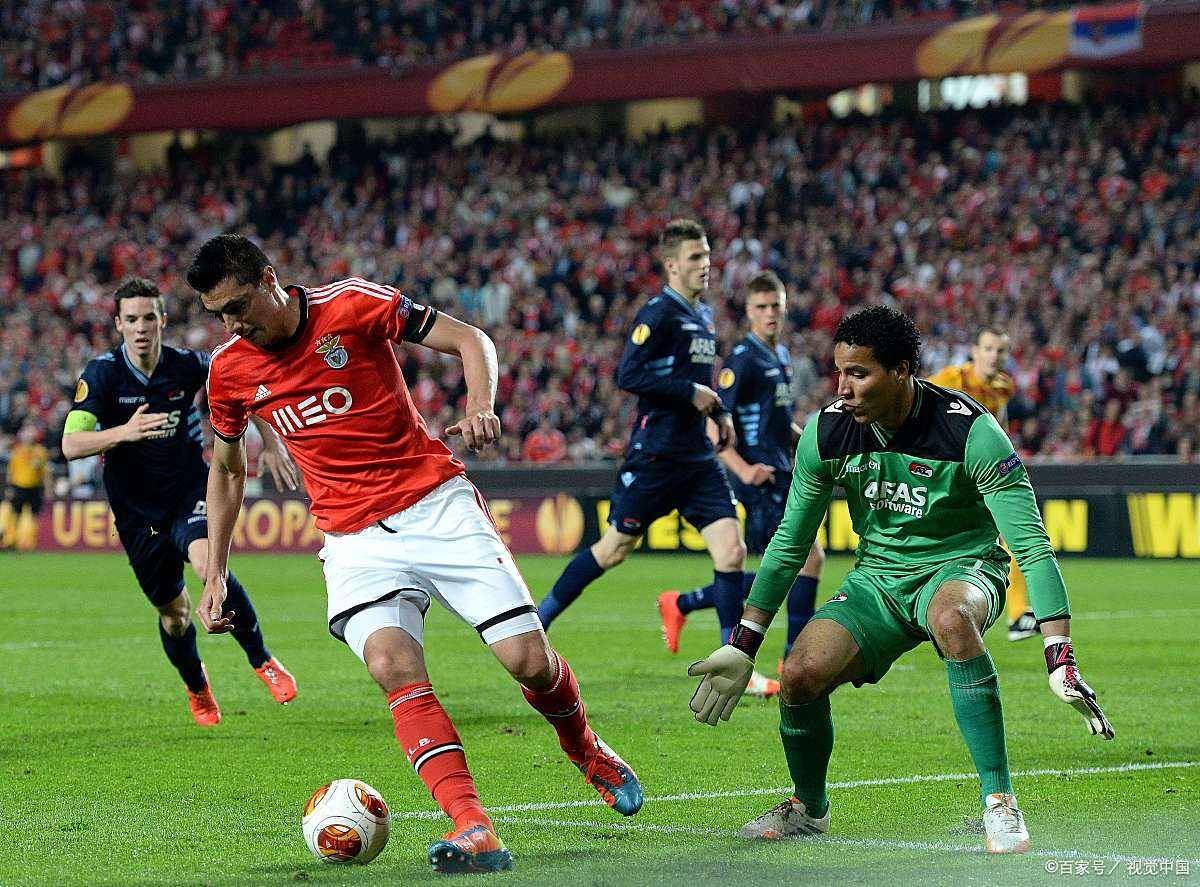 开云体育-包含赛前埃因霍温备战足总杯,外线爆发细节曝光,更衣室稳定,控场能力受关注的词条