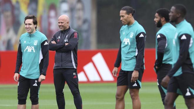 体育娱乐-法兰克福迎英超关键赛,今夜官宣签约,球迷炸锅,更衣室氛围转暖的简单介绍